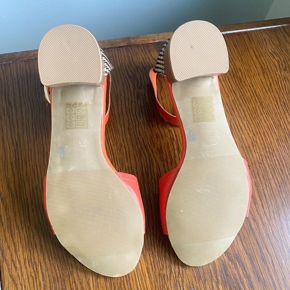 ModCloth Freeing Motif Mid Heel Sandals Size 7 - Picture 6 of 7